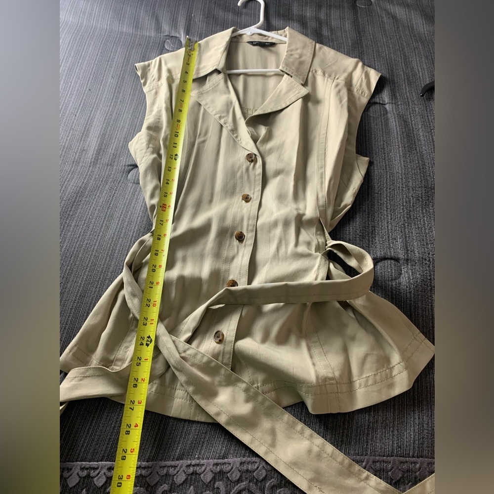 Banana Republic Sleeveless Belted Blazer Jacket in Light Beige - Picture 14 of 16